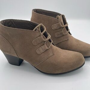 Clarks Women’s Valarie 2 Code Suede Block Heel Ankle Booties Brown Olive Size 8M